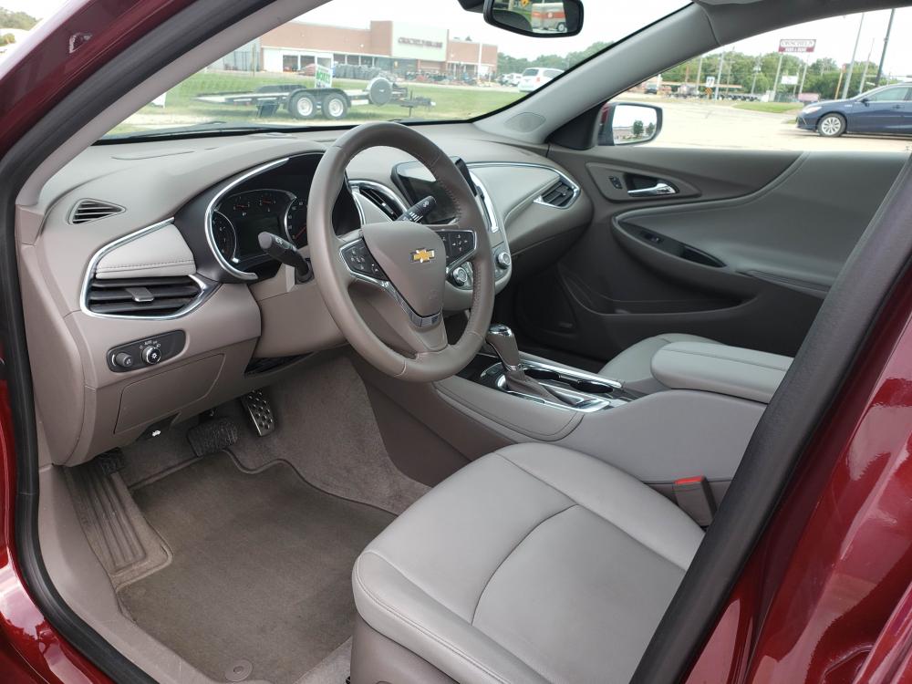 2016 Red /GRAY Chevrolet Malibu Limited 1LT (1G1ZE5ST5GF) with an 1.5L L4 DOHC 16V engine, 6A transmission, located at 625 South Lincoln Avenue, York, NE, 68467, (402) 362-5933, 40.856369, -97.592667 - Photo #2